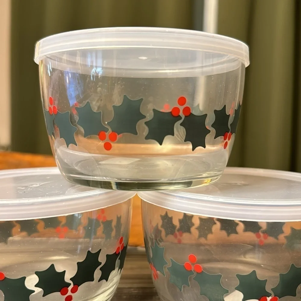 New Crate & Barrel Holly Leaf Lidded Bowls 16.5 oz Lot of 3 Christmas Tupperware
